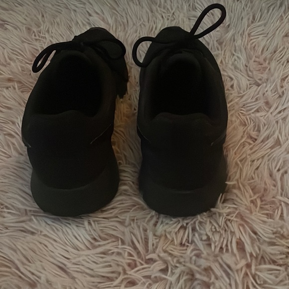 •𝙱𝙻𝙰𝙲𝙺 𝙽𝙸𝙺𝙴 𝚂𝙷𝙾𝙴𝚂 - Picture 4 of 9